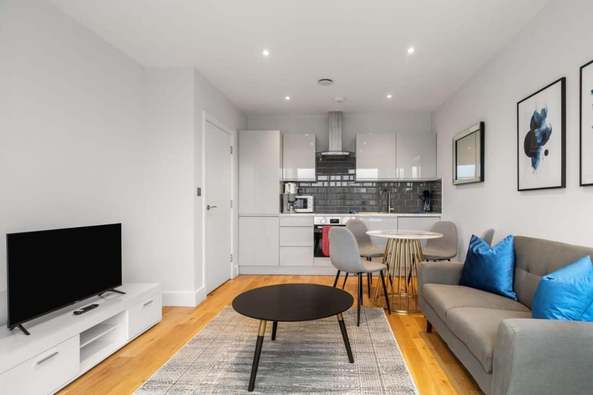 Lovely 1 Bedroom Apartment In The Heart Of Eastleigh Extérieur photo