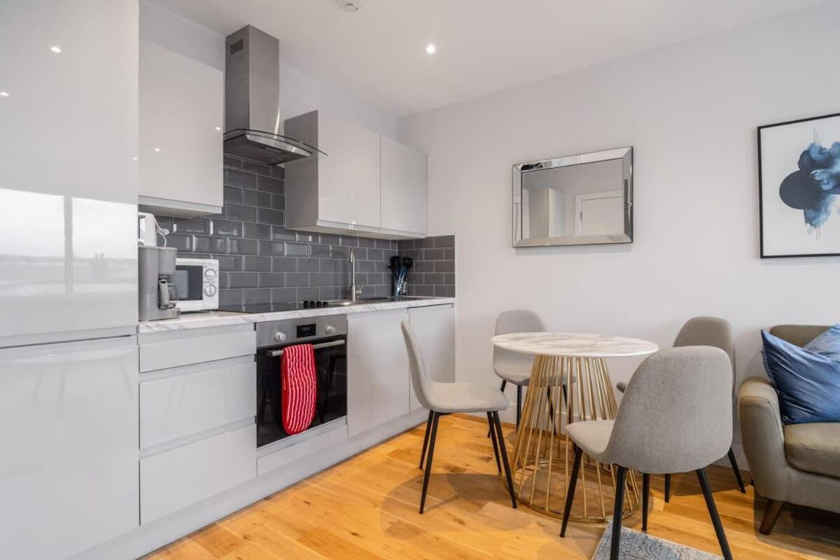 Lovely 1 Bedroom Apartment In The Heart Of Eastleigh Extérieur photo